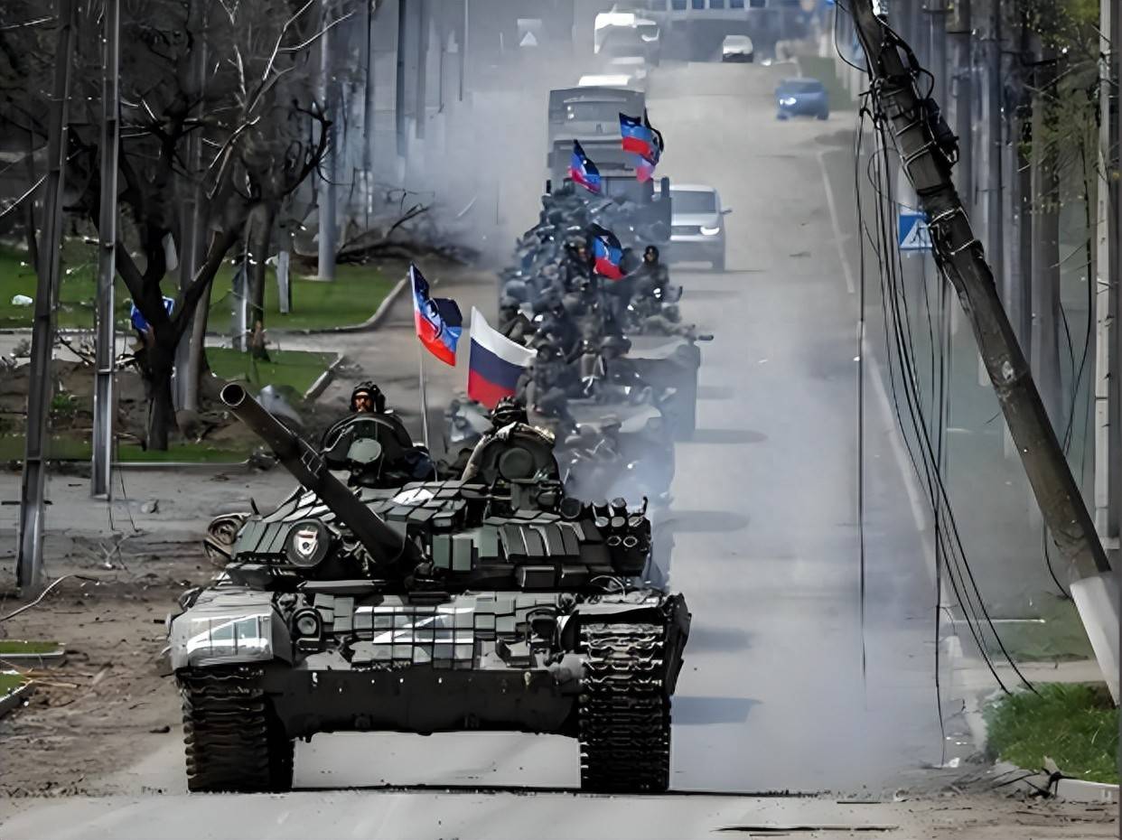 皇冠信用网如何注册
_红军城沦陷！战况让人头皮发麻：乌军一边投降皇冠信用网如何注册
，一边发起空降作战，上演送人头大戏