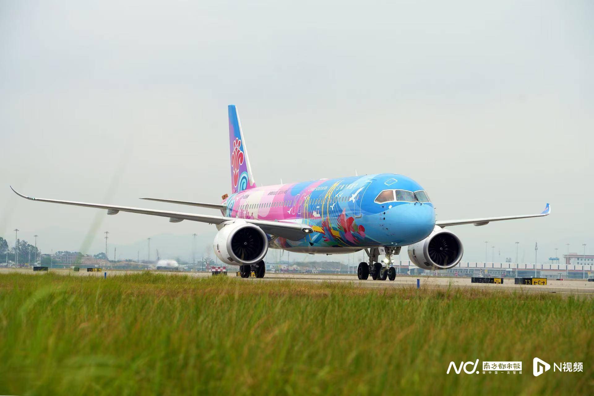 欧冠决赛
_广州白云机场起飞欧冠决赛
!国内首架C919全运会主题彩绘机首航