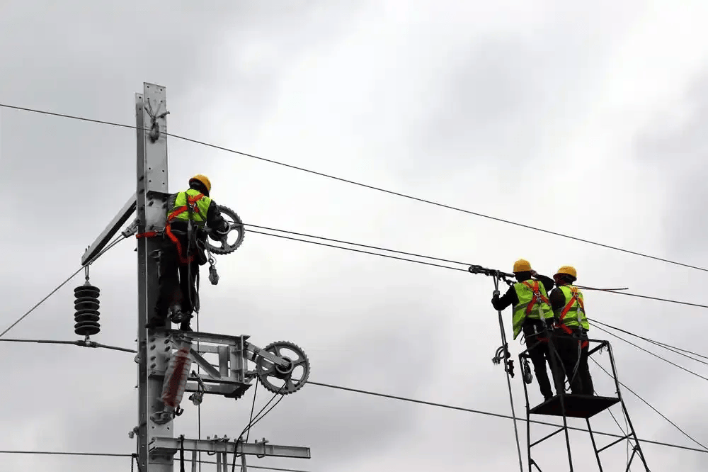 皇冠信用网开户
_昆明出发皇冠信用网开户
,2.5小时到重庆,3小时到成都!渝昆高铁最新进展→